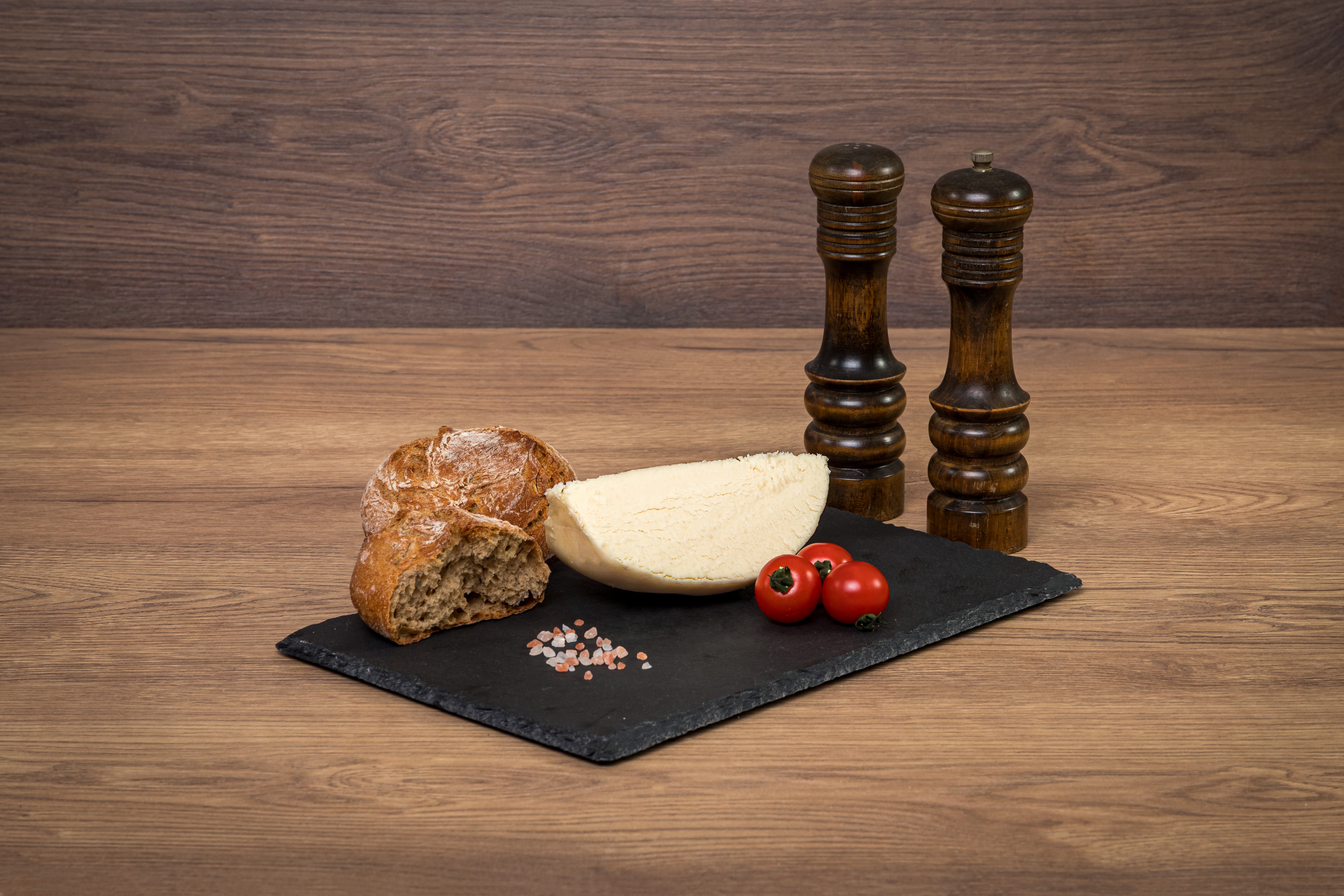 Brânză de burduf din lapte de vacă