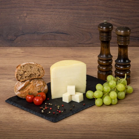 Caș de munte din lapte de vacă