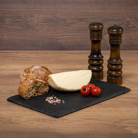 Brânză de burduf din lapte de vacă